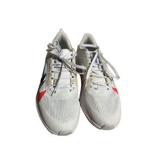 EUC Nike Pegasus 40 Running Shoes, Size 7Y/8.5 W, White